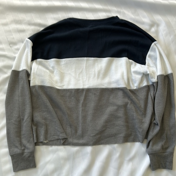 Hollister chill top - Picture 2 of 4